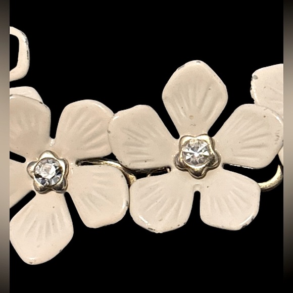 1960's Enameled & Rhinestone Daisy Flower Necklace on Brass Chain - Picture 3 of 9